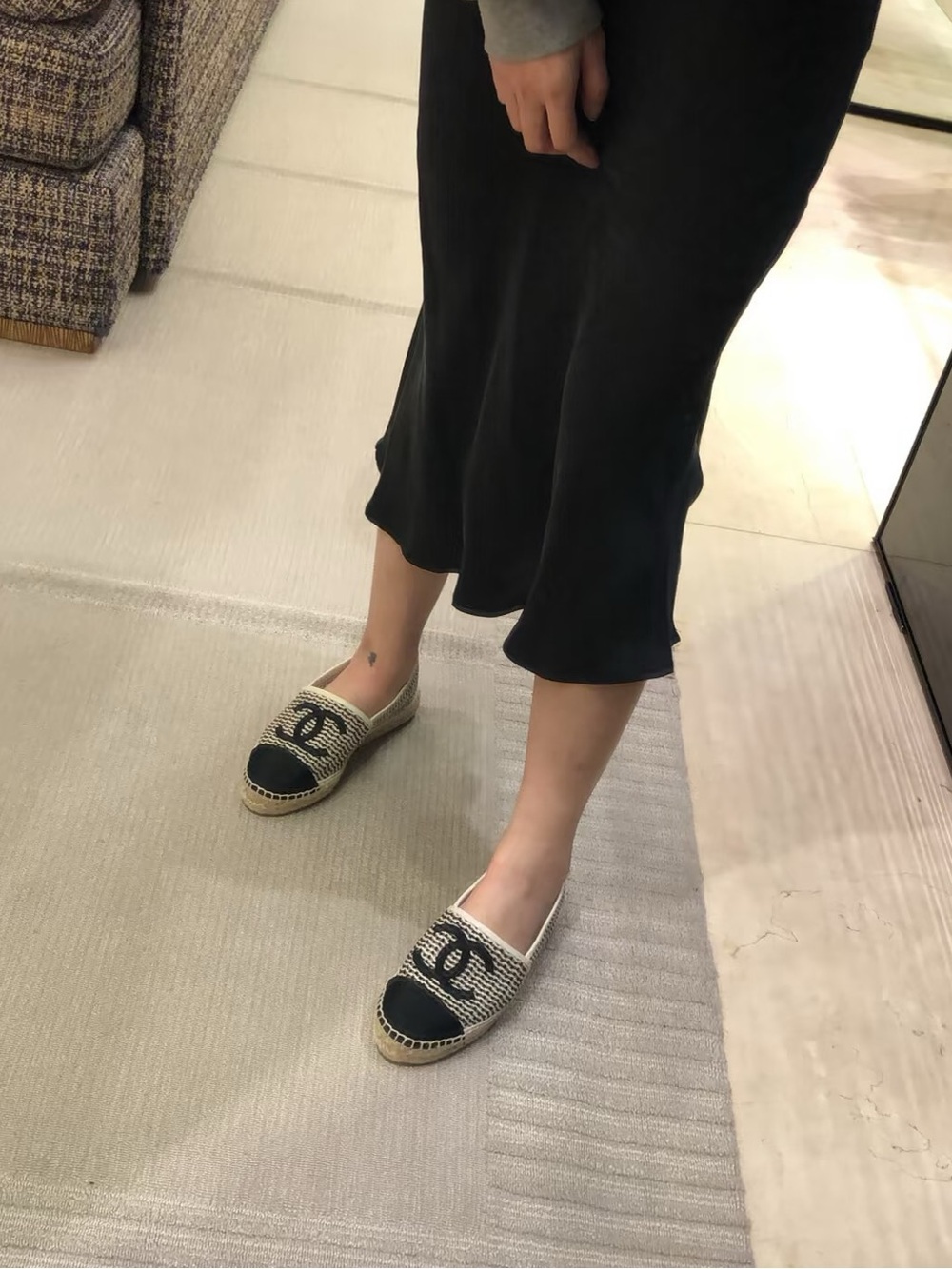 CHANEL Black and Cream Woven Espadrille Mules with Logo - Picture 6 of 6